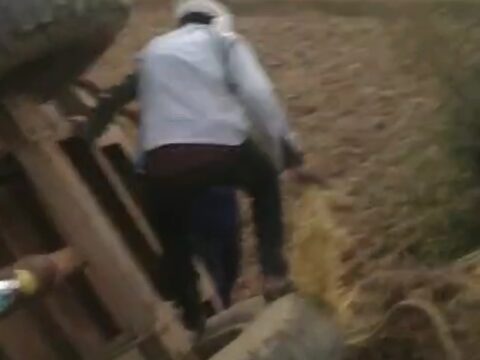 प्रधान के निष्क्रियता से ग्रामीण परेशान सड़क चौड़ी करने की मांग