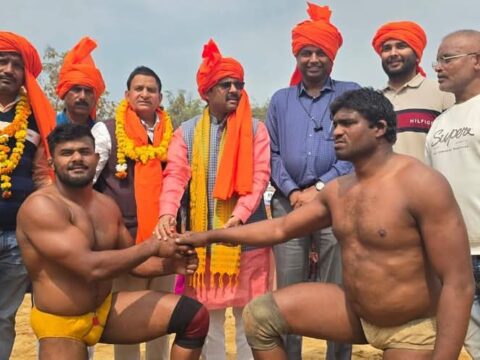 राष्ट्रीय व अंतराष्ट्रीय पहलवानों ने दिखाए कुश्ती के दांव