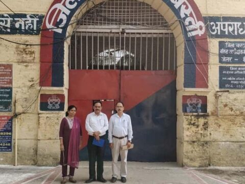 जेल मे आवासित शिशु से मिलने पहुंचे सी डब्लू सी के चेयर पर्शन, दिया आवश्यक निर्देश