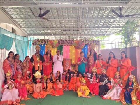 लिटिल फ्लावर्स स्कूल में हर्षोल्लास के साथ मनाया गया विजयादशमी का पावन पर्व
