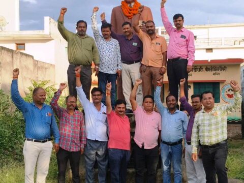 जयन्ती पर आचार्य रामचन्द्र शुक्ल को किया नमन्