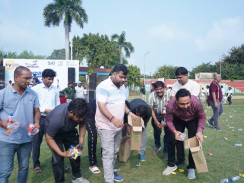 बस्ती में संडे ऑन साइकिल के बाद नेशनल एसोसिएशन ऑफ यूथ के वालंटियर्स ने चलाया स्वच्छता अभियान