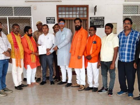 चैत्र नवरात्रि में मांस की बिक्री रोकने की मांगः विश्व हिन्दू महासंघ ने सौंपा ज्ञापन