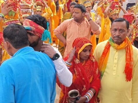 जय घोष नारों के साथ तिघरा मंदिर से निकली भव्य कलश यात्रा